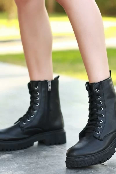 Bria  Siyah Cilt Bağcıklı Bot