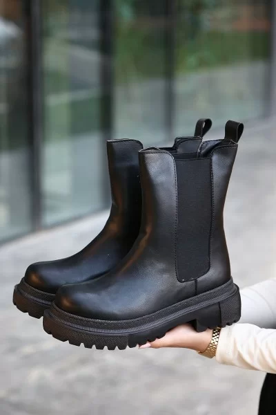 Derla Siyah Cilt Topuklu Bot Derla Siyah Cilt Topuklu Bot