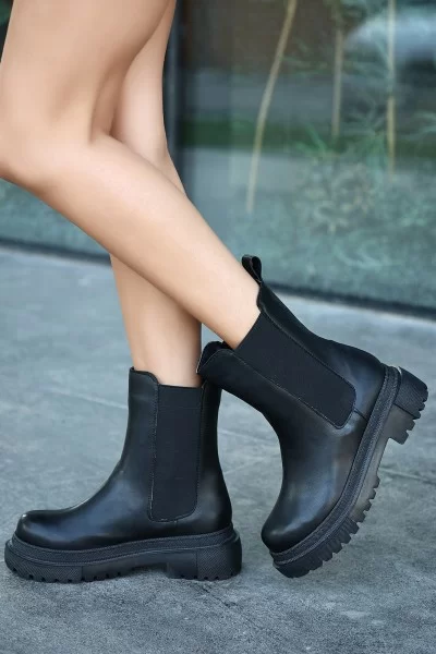 Derla Siyah Cilt Topuklu Bot Derla Siyah Cilt Topuklu Bot