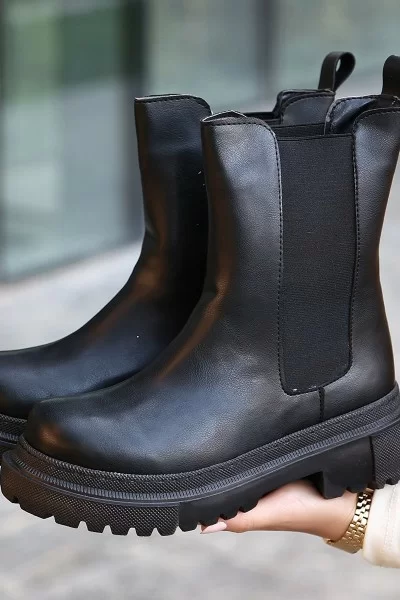 Derla Siyah Cilt Topuklu Bot Derla Siyah Cilt Topuklu Bot