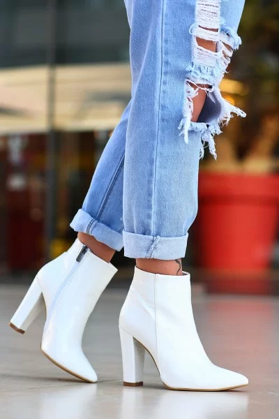 Loora Beyaz Rugan Desenli Topuklu Bot Loora Beyaz Rugan Desenli Topuklu Bot