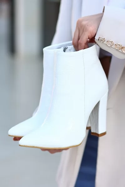 Loora Beyaz Rugan Desenli Topuklu Bot Loora Beyaz Rugan Desenli Topuklu Bot