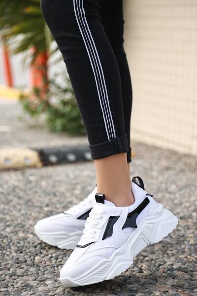 Dica Beyaz Cilt Siyah Detaylı Bağcıklı Spor Ayakkabı Dica Beyaz Cilt Siyah Detaylı Bağcıklı Spor Ayakkabı