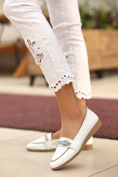 Jari Beyaz Cilt Babet Ayakkabı