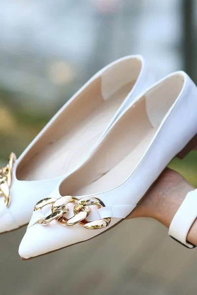 Popi Beyaz Cilt Zincirli Babet Ayakkabı