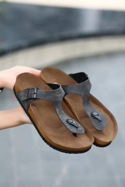 Aksar Gri Nubuk Parmak Arası Terlik Aksar Gri Nubuk Parmak Arası Terlik