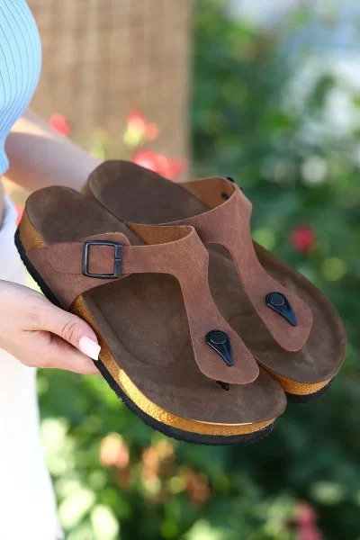 Aksar Taba Nubuk Parmak Arası Terlik Aksar Taba Nubuk Parmak Arası Terlik