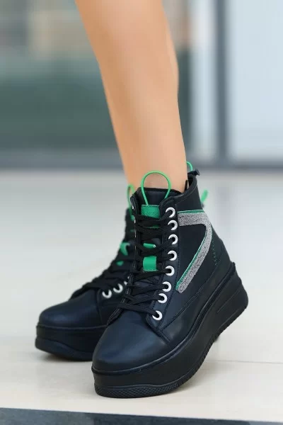 Pone Siyah Cilt Yeşil Detaylı Bağcıklı Bot Pone Siyah Cilt Yeşil Detaylı Bağcıklı Bot