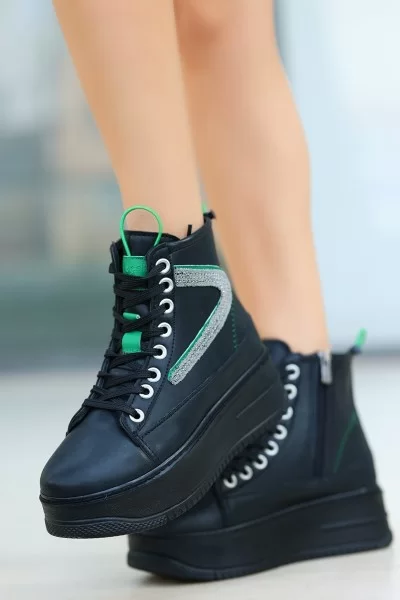 Pone Siyah Cilt Yeşil Detaylı Bağcıklı Bot Pone Siyah Cilt Yeşil Detaylı Bağcıklı Bot