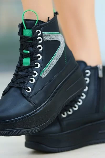 Pone Siyah Cilt Yeşil Detaylı Bağcıklı Bot Pone Siyah Cilt Yeşil Detaylı Bağcıklı Bot