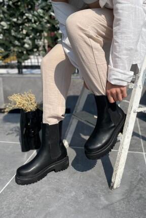 Derla Siyah Cilt Topuklu Bot Derla Siyah Cilt Topuklu Bot