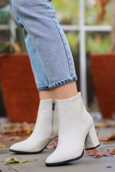 Biya Bej Cilt Topuklu Bot