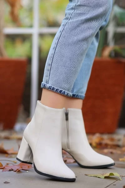 Biya Bej Cilt Topuklu Bot