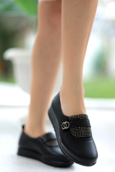 Amma Siyah Cilt Boncuk Detaylı Spor Ayakkabı Amma Siyah Cilt Boncuk Detaylı Spor Ayakkabı