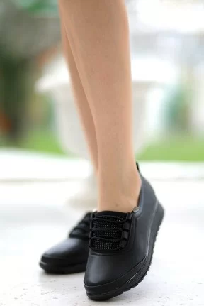 Alva Siyah Cilt Boncuk Detaylı Spor Ayakkabı Alva Siyah Cilt Boncuk Detaylı Spor Ayakkabı