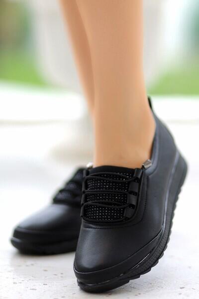 Alva Siyah Cilt Boncuk Detaylı Spor Ayakkabı Alva Siyah Cilt Boncuk Detaylı Spor Ayakkabı