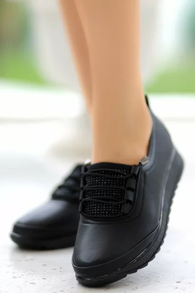 Alva Siyah Cilt Boncuk Detaylı Spor Ayakkabı