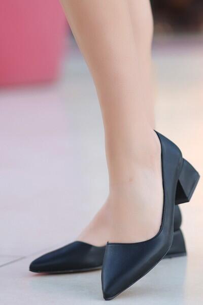 Xian Siyah Cilt Topuklu Ayakkabı Xian Siyah Cilt Topuklu Ayakkabı