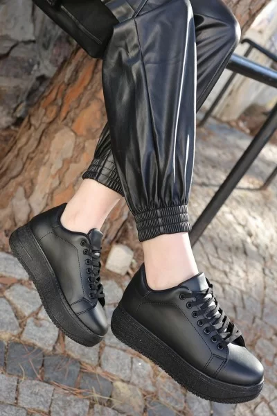 Leran Siyah Cilt Bağcıklı Spor Ayakkabı Leran Siyah Cilt Bağcıklı Spor Ayakkabı