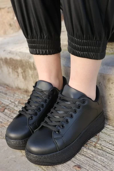 Leran Siyah Cilt Bağcıklı Spor Ayakkabı Leran Siyah Cilt Bağcıklı Spor Ayakkabı