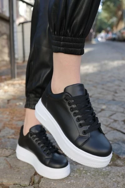 Leran Siyah Cilt Beyaz Tabanlı Bağcıklı Spor Ayakkabı Leran Siyah Cilt Beyaz Tabanlı Bağcıklı Spor Ayakkabı