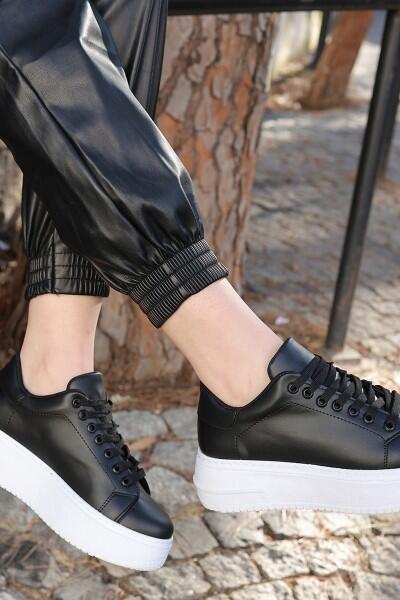 Leran Siyah Cilt Beyaz Tabanlı Bağcıklı Spor Ayakkabı Leran Siyah Cilt Beyaz Tabanlı Bağcıklı Spor Ayakkabı