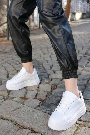 Leran Beyaz Cilt Bağcıklı Spor Ayakkabı Leran Beyaz Cilt Bağcıklı Spor Ayakkabı