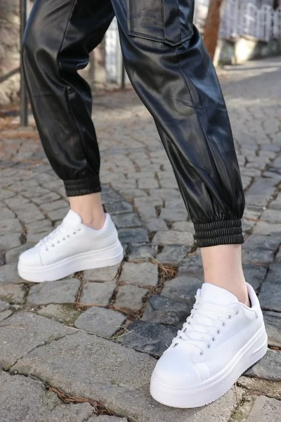 Leran Beyaz Cilt Bağcıklı Spor Ayakkabı Leran Beyaz Cilt Bağcıklı Spor Ayakkabı