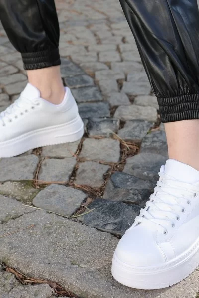 Leran Beyaz Cilt Bağcıklı Spor Ayakkabı Leran Beyaz Cilt Bağcıklı Spor Ayakkabı