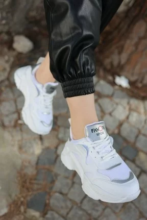 Wita Beyaz Cilt Bağcıklı Spor Ayakkabı Wita Beyaz Cilt Bağcıklı Spor Ayakkabı