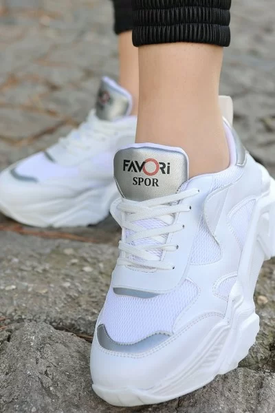 Wita Beyaz Cilt Bağcıklı Spor Ayakkabı Wita Beyaz Cilt Bağcıklı Spor Ayakkabı