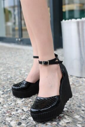 Leone Siyah Rugan Dolgu Topuk Ayakkabı Leone Siyah Rugan Dolgu Topuk Ayakkabı