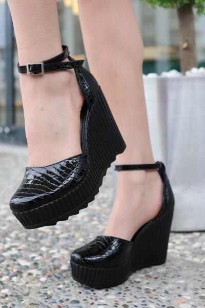 Leone Siyah Rugan Dolgu Topuk Ayakkabı