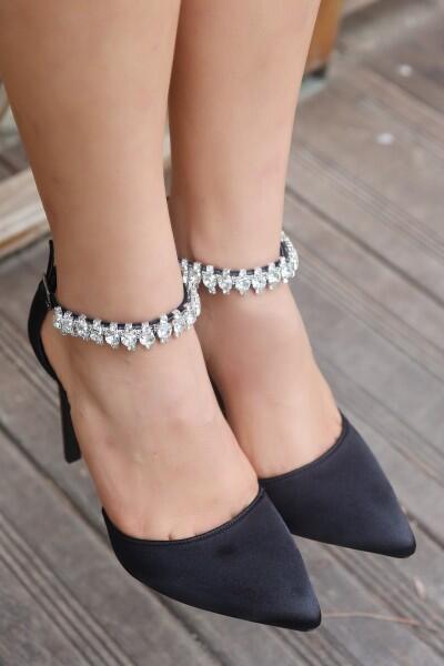 Plena Siyah Saten Topuklu Ayakkabı Plena Siyah Saten Topuklu Ayakkabı