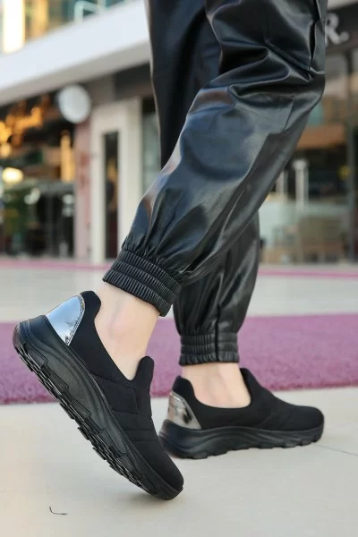 Krista Siyah Streç Siyah Tabanlı Spor Ayakkabı Krista Siyah Streç Siyah Tabanlı Spor Ayakkabı