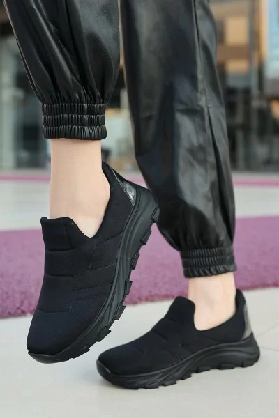 Krista Siyah Streç Siyah Tabanlı Spor Ayakkabı Krista Siyah Streç Siyah Tabanlı Spor Ayakkabı