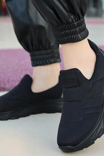 Krista Siyah Streç Siyah Tabanlı Spor Ayakkabı Krista Siyah Streç Siyah Tabanlı Spor Ayakkabı