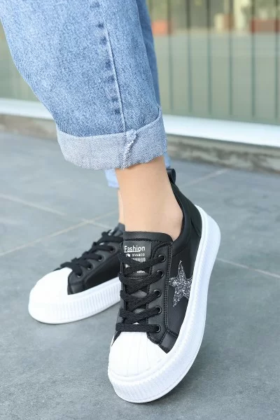 Piata Siyah Cilt Beyaz Tabanlı Bağcıklı Spor Ayakkabı Piata Siyah Cilt Beyaz Tabanlı Bağcıklı Spor Ayakkabı