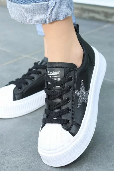 Piata Siyah Cilt Beyaz Tabanlı Bağcıklı Spor Ayakkabı Piata Siyah Cilt Beyaz Tabanlı Bağcıklı Spor Ayakkabı
