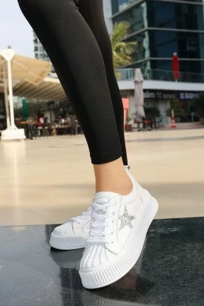 Piata Beyaz Cilt Bağcıklı Spor Ayakkabı Piata Beyaz Cilt Bağcıklı Spor Ayakkabı