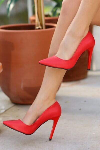 Hilla Kırmızı Cilt Stiletto Ayakkabı. Hilla Kırmızı Cilt Stiletto Ayakkabı.