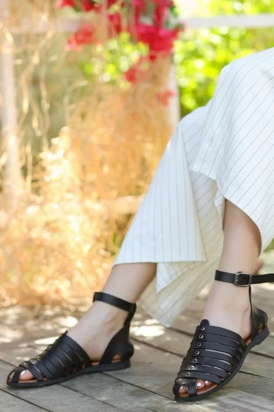 Motali Siyah Deri Siyah Tabanlı Sandalet Motali Siyah Deri Siyah Tabanlı Sandalet