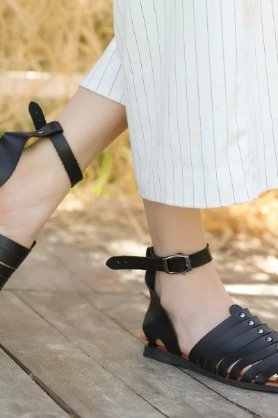 Motali Siyah Deri Siyah Tabanlı Sandalet Motali Siyah Deri Siyah Tabanlı Sandalet