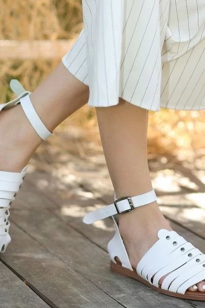 Motali Beyaz Deri Sandalet