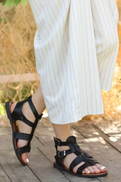 Kamila Siyah Deri Siyah Tabanlı Sandalet