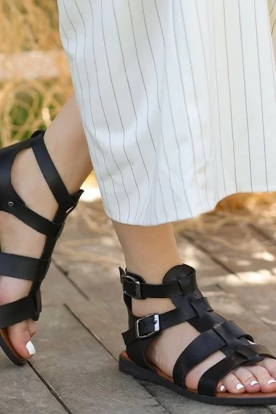 Kamila Siyah Deri Siyah Tabanlı Sandalet