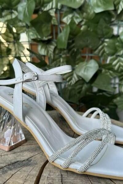 Todor Beyaz Cilt Topuklu Ayakkabı Todor Beyaz Cilt Topuklu Ayakkabı