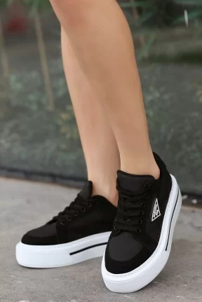 Julya Siyah Cilt Beyaz Tabanlı Bağcıklı Spor Ayakkabı Julya Siyah Cilt Beyaz Tabanlı Bağcıklı Spor Ayakkabı