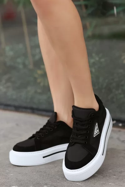 Julya Siyah Cilt Beyaz Tabanlı Bağcıklı Spor Ayakkabı Julya Siyah Cilt Beyaz Tabanlı Bağcıklı Spor Ayakkabı