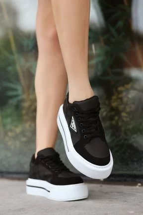 Julya Siyah Cilt Beyaz Tabanlı Bağcıklı Spor Ayakkabı Julya Siyah Cilt Beyaz Tabanlı Bağcıklı Spor Ayakkabı